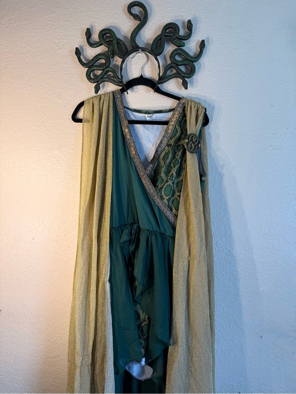 Women's (M) Medusa Costume with Gold Cape and Headpiece